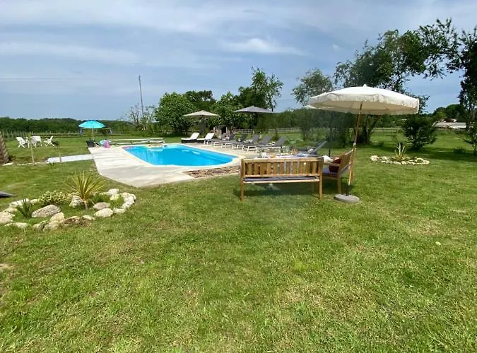 Alojamento de Acomodação e Pequeno-almoço Figtrees Margueron